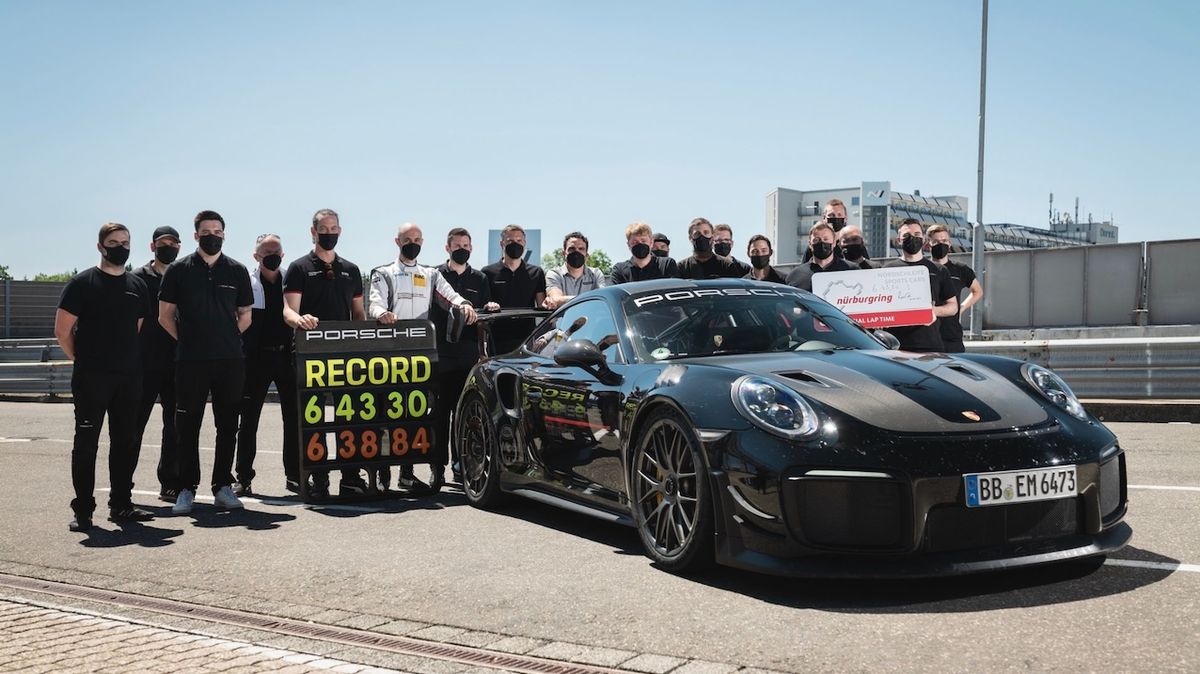Porsche stanovilo rekord produkčních aut na Nordschleife